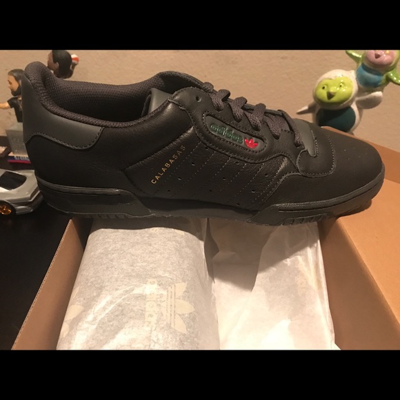 Adidas zapatos Yeezy powerphase poshmark negro tamaño 105 Adidas zapatos Yeezy powerphase poshmark negro tamaño 105